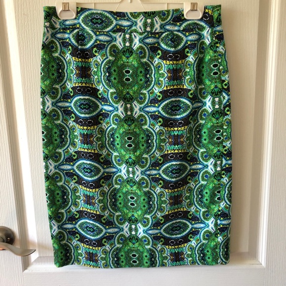 3/$20🎉 Colorfull skirt - Picture 2 of 3